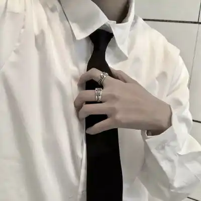白衬衫简约侧脸男生头像
