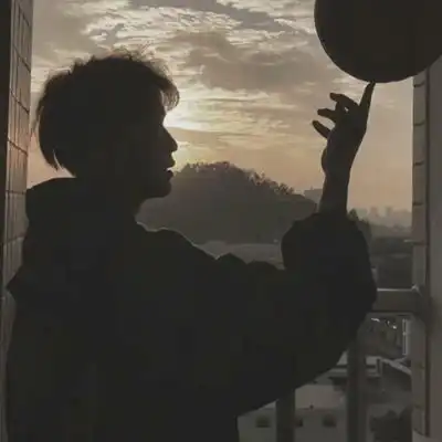 2023最新壮观帅气男生头像
