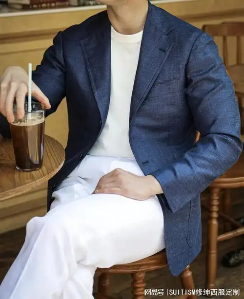 春夏季男士如何穿正装,西装与t恤组合的穿搭指向标