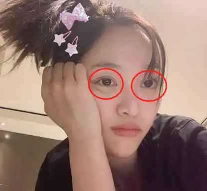 吴宣仪为高以翔换头像被说太假,晒出最新自拍后,全网道歉了