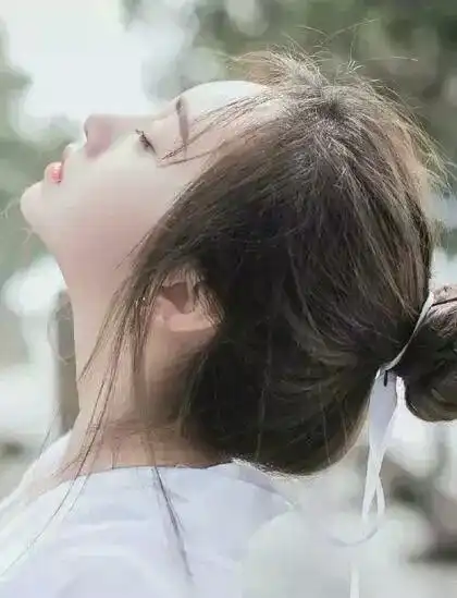 中年女人,最容易对男人动情离不开这三种时侯