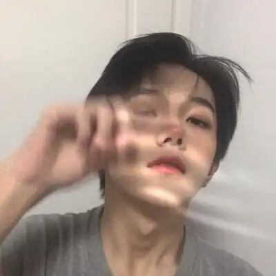 帅到模糊的男生头像
