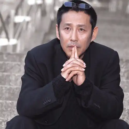 63岁陈道明再度爆红力压成龙怒斥冯小刚圈粉崔永元,他的人生你永远模仿不来
