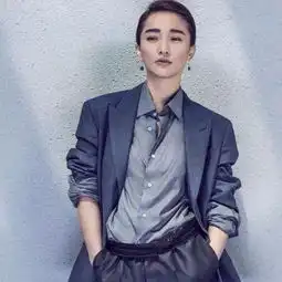 别以为只有男人适合穿西装,这些女明星穿西装英姿飒爽不输男人
