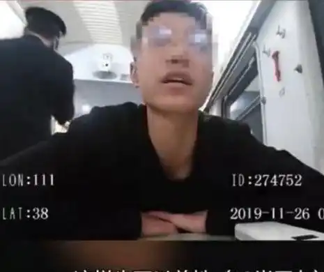 15岁男孩工资1800,跟12岁女友网恋并私奔,扬言我养你