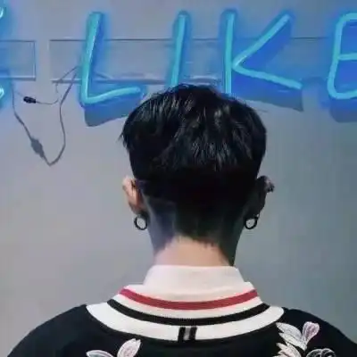 男背影头像孤独伤感好看的男生背影意境高清图片
