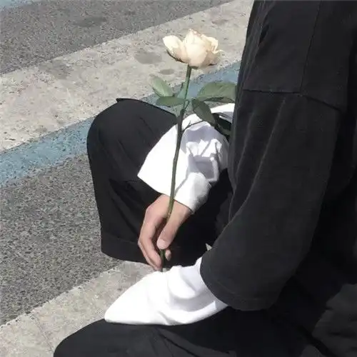 qq头像伤感的男生头像,微信阻挡不住的受伤的心
