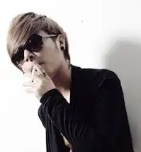 我还是会想你帅气阳光的男生qq头像
