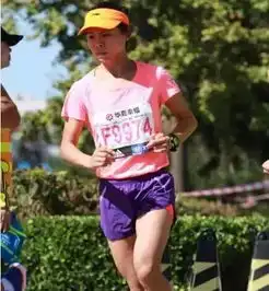 北马十大美女十大猛男出炉,志愿者公主抱,感动3万跑友