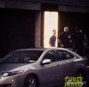 变形金刚前主角砸场百老汇吸毒被铐走