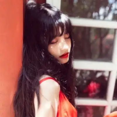 女生头像复古高冷成熟

