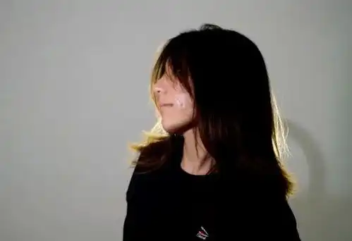 这个女孩,笑得真甜