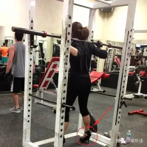 在健身房运动时,怎样穿才合适有哪些运动服推荐
