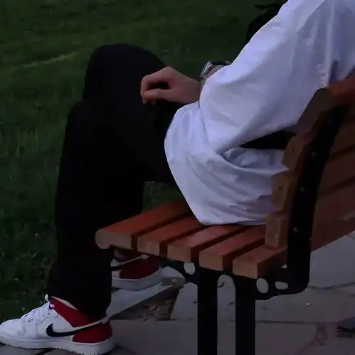 部位男头万事都要全力以赴,包括开心
