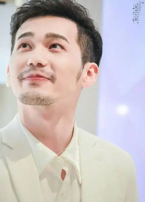 白宇胡子又回来了,一个靠胡子就能多次上热搜的男明星