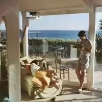 当情侣站在单身的面前一般都很qq情侣头像我要个性网
