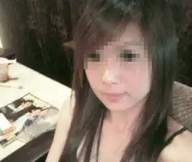 节操坠落碎一地90后都是这么自拍的
