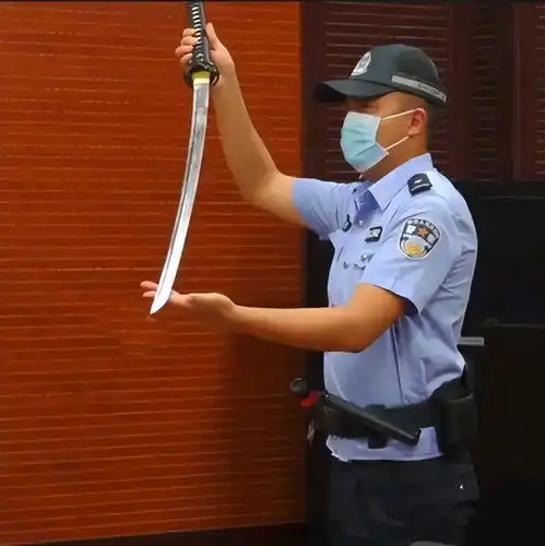 13岁男孩体育考18分被父亲用武士刀刺死,法院判了