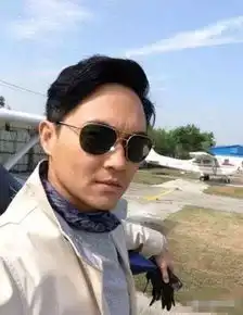 娱乐圈冻龄男明星何炅张智霖我服,但沈凌真的是42岁吗还有最后一位年过半百
