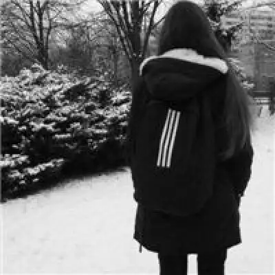 伤感的女生黑白头像一眼见你就会喜欢上你
