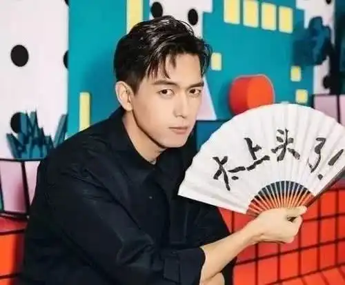 唐嫣张一山演过母子,沈腾出道作东北一家人,这场面太破次元