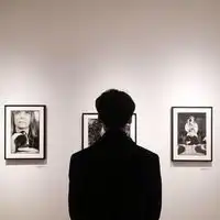深沉暗黑男生头像黑白渲染心境