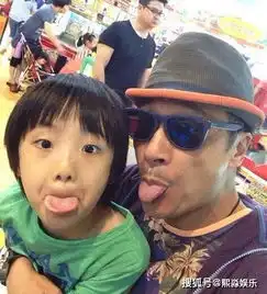 吴镇宇11岁儿子晒自拍,帅气依旧,明明有颜值却偏要靠才华