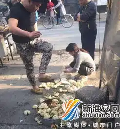 小贩拿错包子馅戴金男子将一屉包子掀翻踩烂