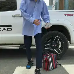 帅气男生不露脸部位头像2018陪伴是最长情的告白
