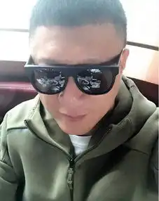 孙红雷告诫自己要少吃然而墨镜暴露了一切