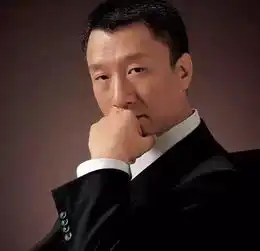 一个靠母亲捡垃圾养大的红星