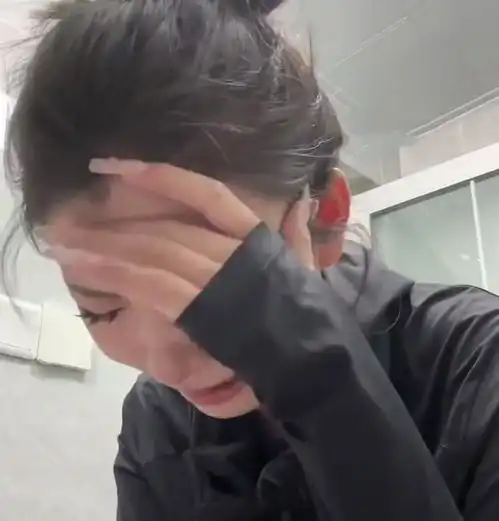 湖北女子得知男友花22万娶相亲对象,崩溃痛哭,我要16万都嫌多