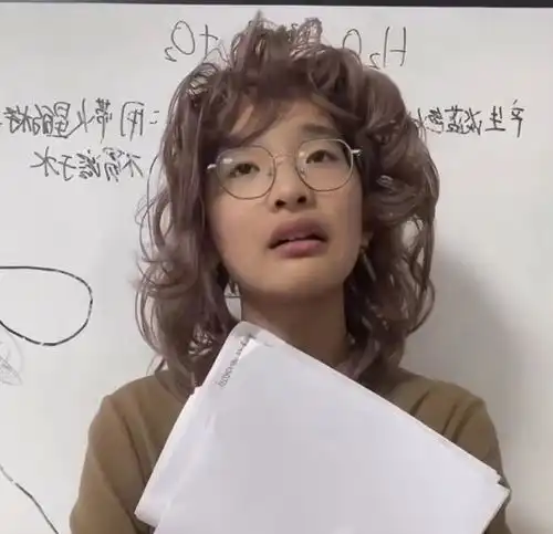 15岁网红男孩钟美美,高学费进重点高中国际部,这有什么可夸的