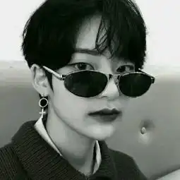 黑白个性男头.庆幸我还可以爱你
