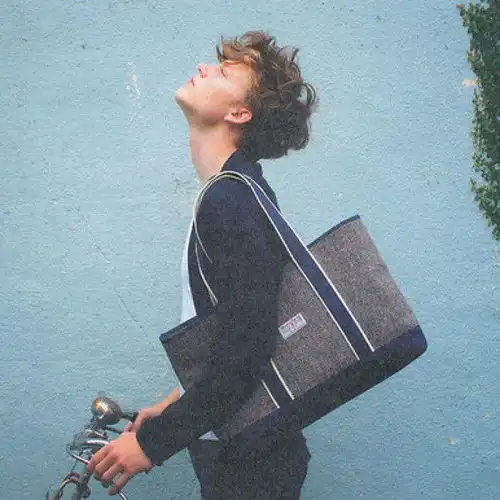 有没有类似这种酷一点的男生头像
