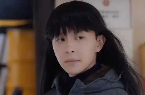 邓伦新剧里反串女版聂小倩,黑长直厚刘海绝了,已被网友玩坏