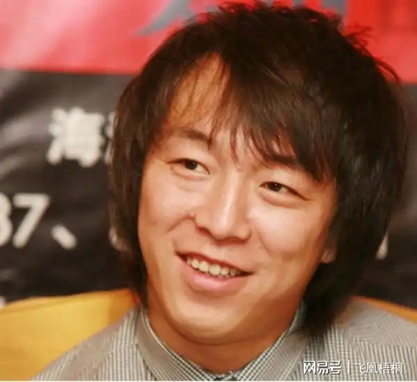 近日黄渤上了热搜,在参加首映礼拉着袁泉的手,引起网友质疑