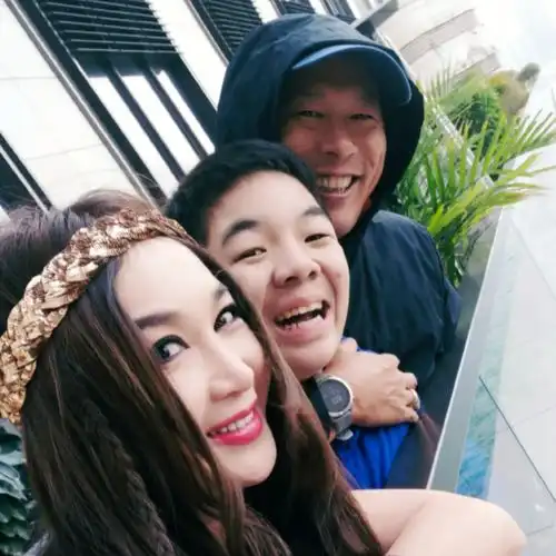 27位明星跨年众生相,有人秀娃,有人翻车,有人闷声干了件大事