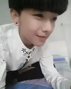 我的好闺蜜喜欢这个男生,他是初三的,我闺蜜是初二的,你们认为他怎么样
