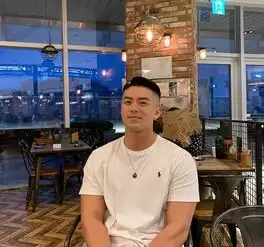 韩国网红男模特朴中贤,夏日海滩照偷了我的心