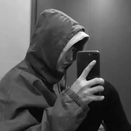 孤独伤感黑白男生头像,男人无需仰仗谁的光芒
