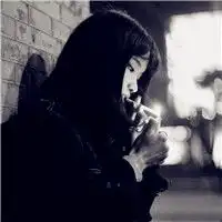 颓废抽烟女生头像,颓废堕落伤感寂寞的女人
