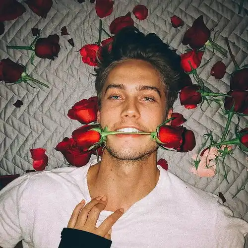 年度网红男模neelsvisser,1998年出生拥有三百万粉丝