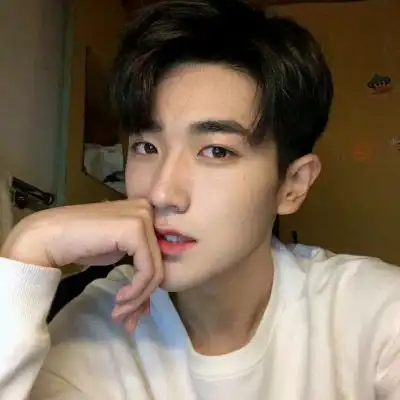 干净阳光的男生头像高清帅气暖男专用头像
