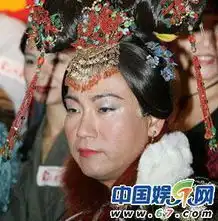 雷翻天的男星造型比女星更猛更彪悍呀
