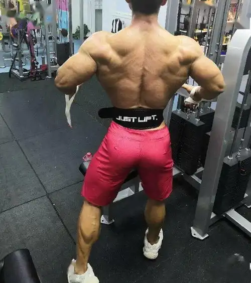 肌肉男背影杀,也可以如此性感,一眼看上去就能体会到力量