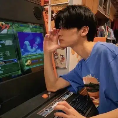 ins超火的男生头像
