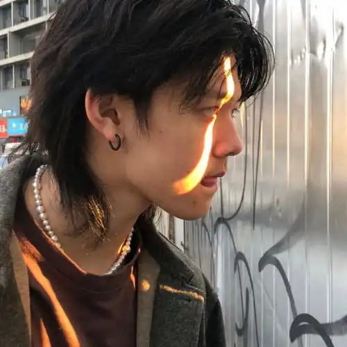 个性男头你就做你自己,爱你的人自然爱你