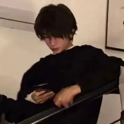 苏颜兮神明永远都不会抛弃男生头像我要个性网