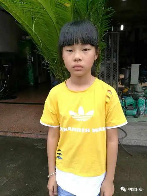 云岭乡有个12岁的小男孩,他的梦想是建一间新房子让父亲住